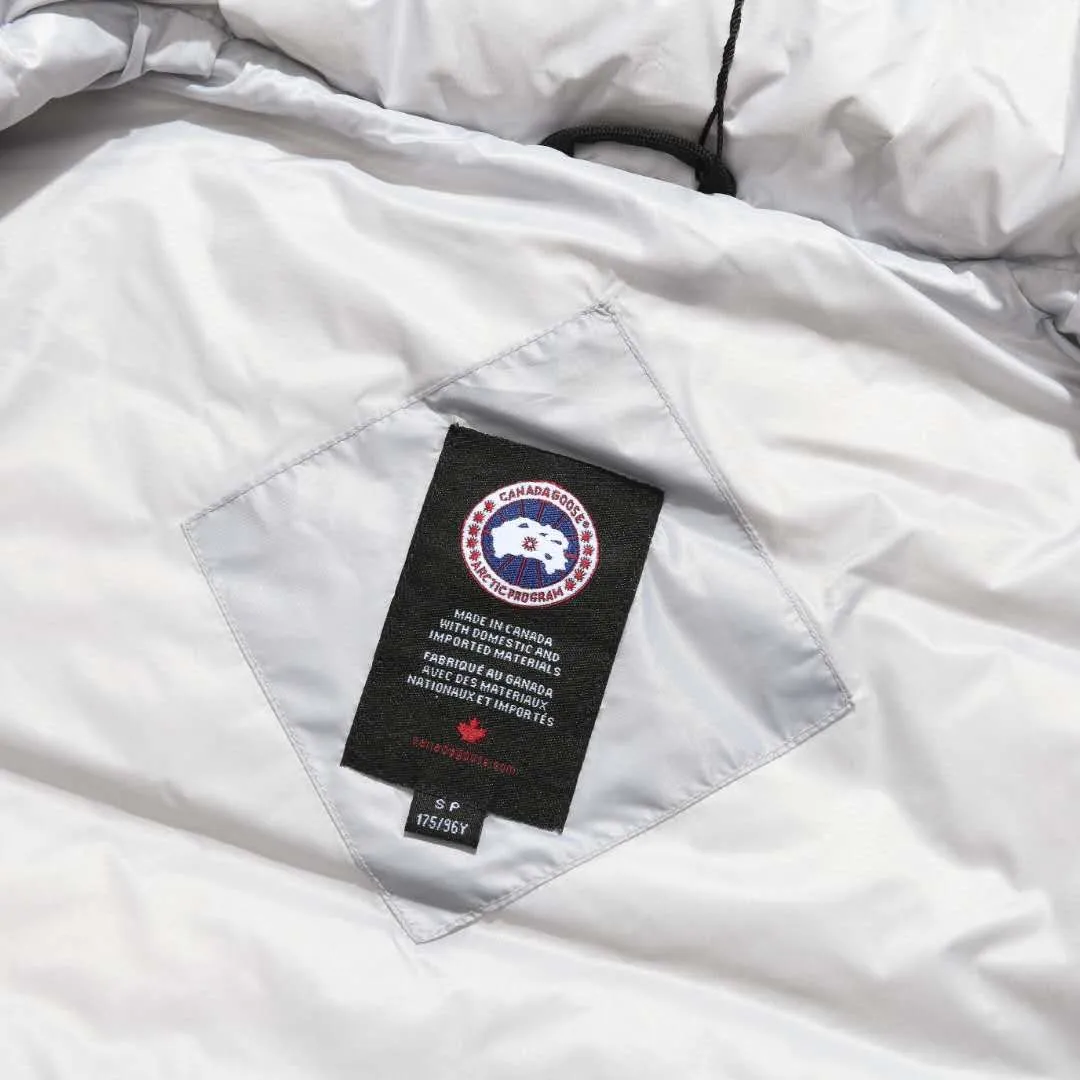 P500 Canadian brand CanadaGoose men's and women's CROFTON lightweight down vest 2229M DWR water repellent treatment WindWall windproof fabric 700 fleece filling original mold opening details one to one production The upper body effect is stunning Exclusively available on the Xiaohongshu purchasing platform The highest version on the market Size: XS S M L XL XXL